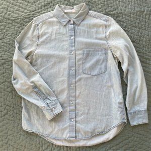 Everlane Long Sleeve Button Up Chambray Shirt